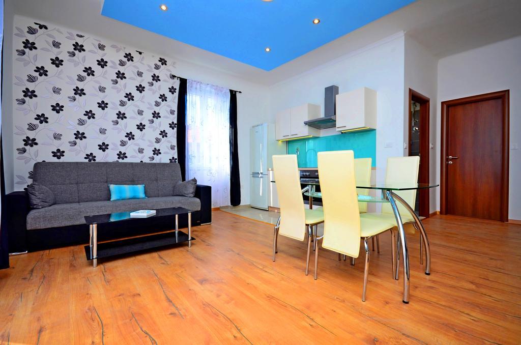 Violet Sea Breeze Apartment สปลิท ภายนอก รูปภาพ